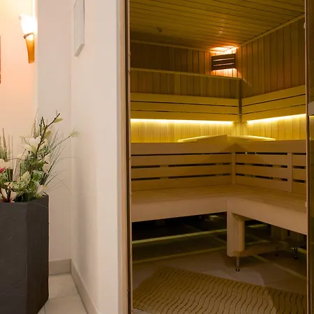 Aparthotel Museumshof 4*